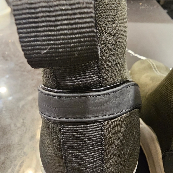 DKNY London camouflage wedge sneaker, excellent pre loved condition. Sz 7.5 - Picture 7 of 9